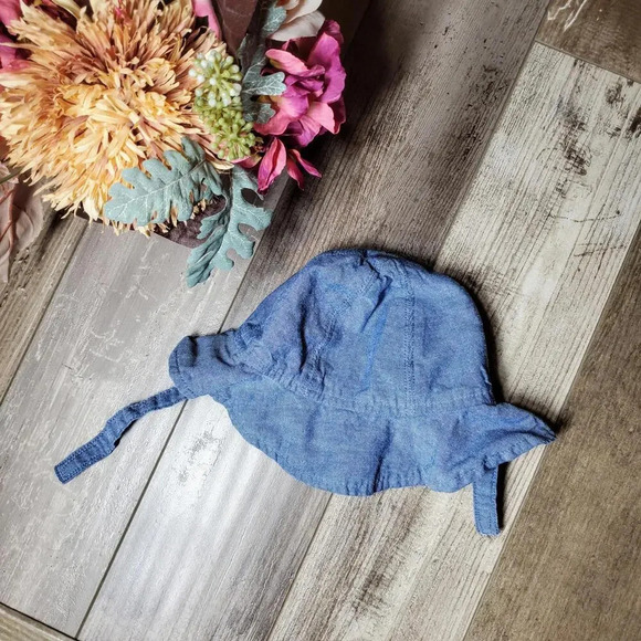 Carter's Baby Girl Size 12m Blue Chambray 100% Cotton Bucket Sun Hat EUC - Picture 1 of 9